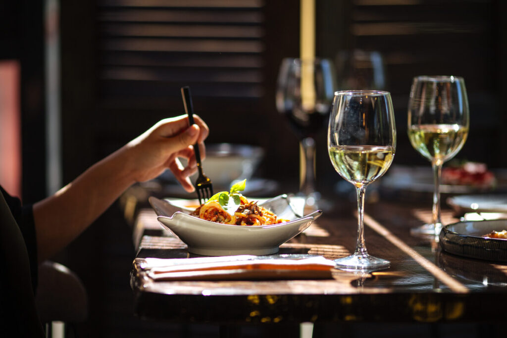 Oxmoor Eats: A Foodie’s Guide to the Best Dining Hotspots in Birmingham’s Hidden Gem Neighborhood